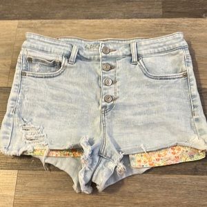 American Eagle booty short jean